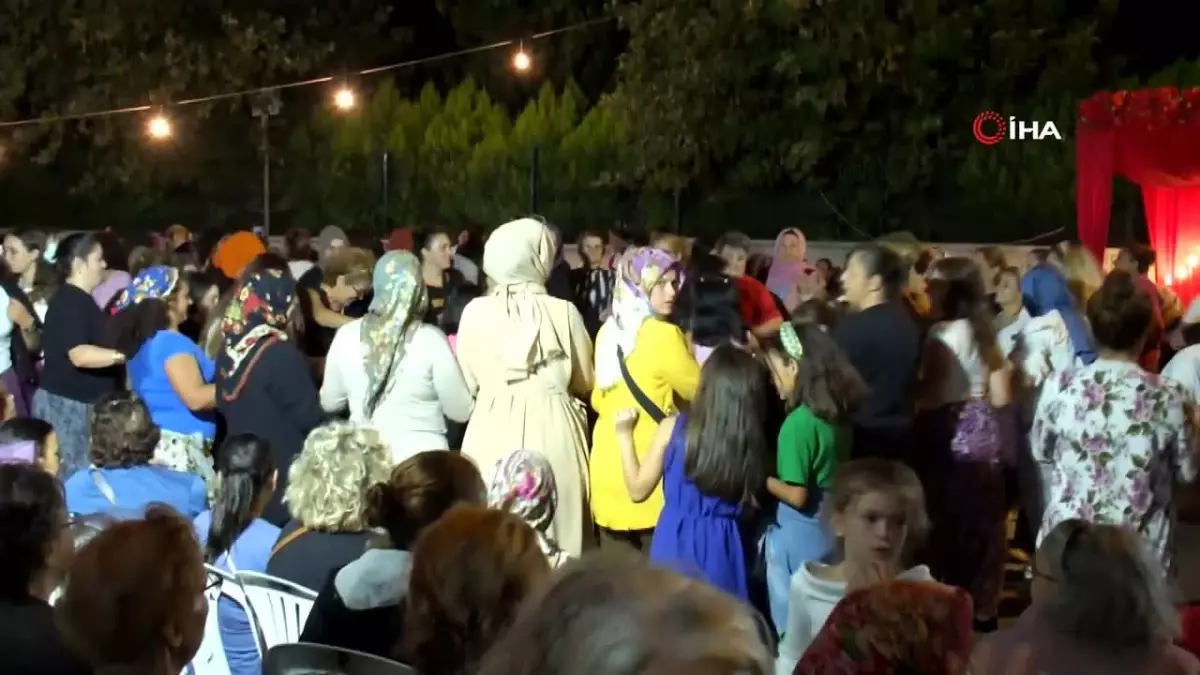 Balıkesir’de Kadın Muhtarın Şalvar Eğlencesi Büyüledi