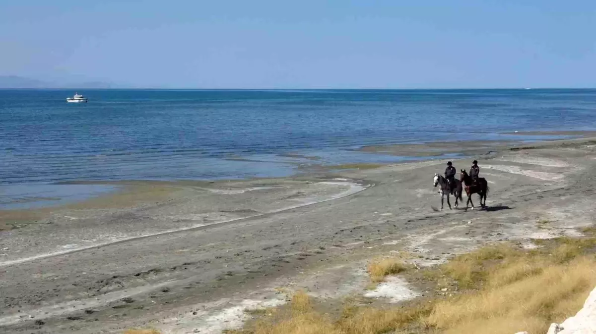 Van Gölü’nde 21 Yaşındaki Öğrenci İçin Arama Çalışmaları Devam Ediyor