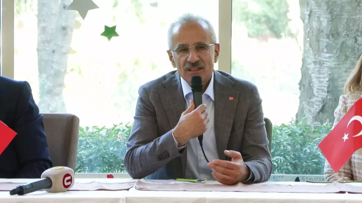 Bakan Uraloğlu Çekmeköy’de Vatandaşlarla Buluştu