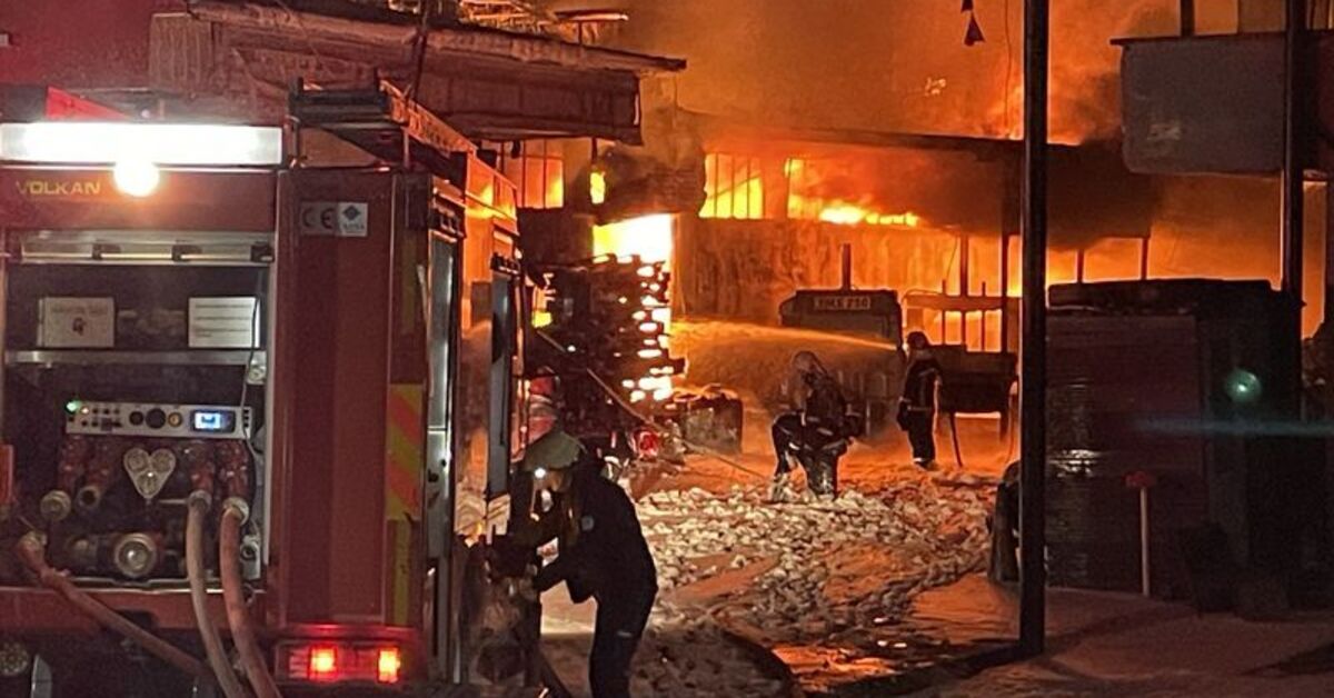Sakarya’da kauçuk fabrikasında yangın