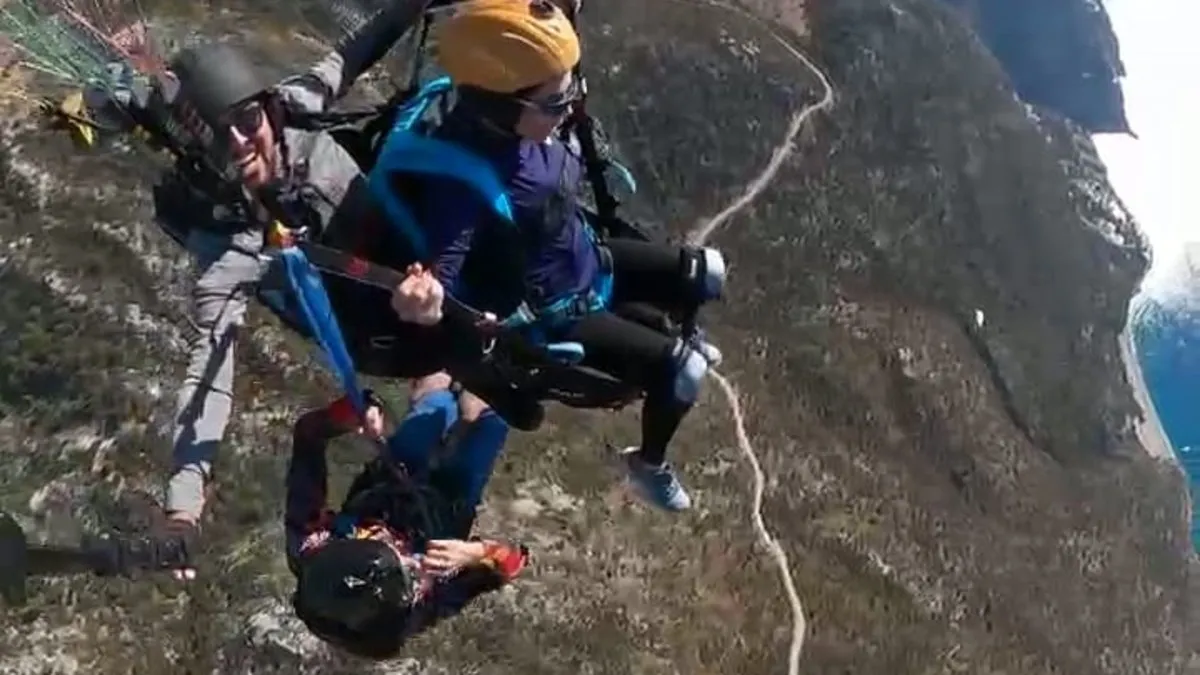 Sıra dışı atlayışlar! Tek paraşütle üç kişiyi taşıyor