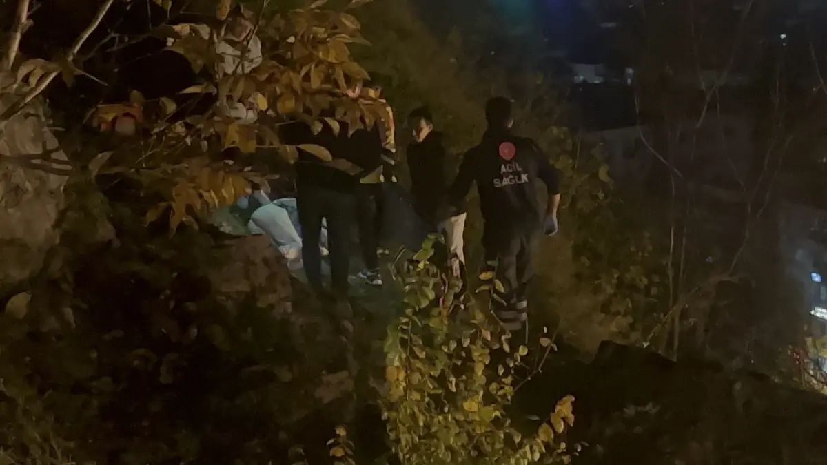 Bursa’da Manzara İzlerken Surlardan Düşen Genç Ağır Yaralandı