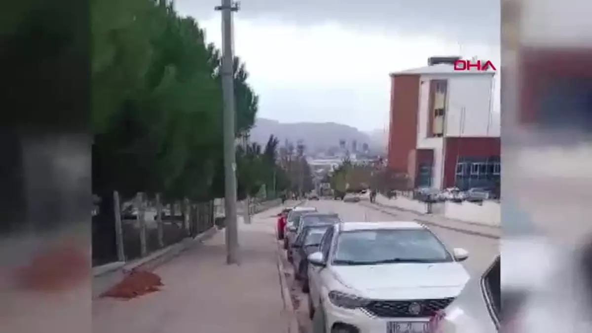 İnegöl’de Lodosun Etkileri: İnşaat Ustaları Düşerek Yaralandı, Tavuk 4. Kata Uçtu