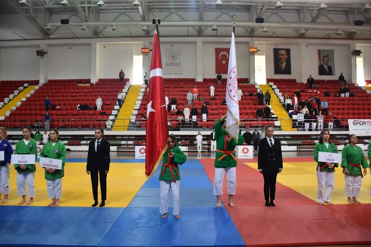 Karaman’da Kuraş Şampiyonası Başladı