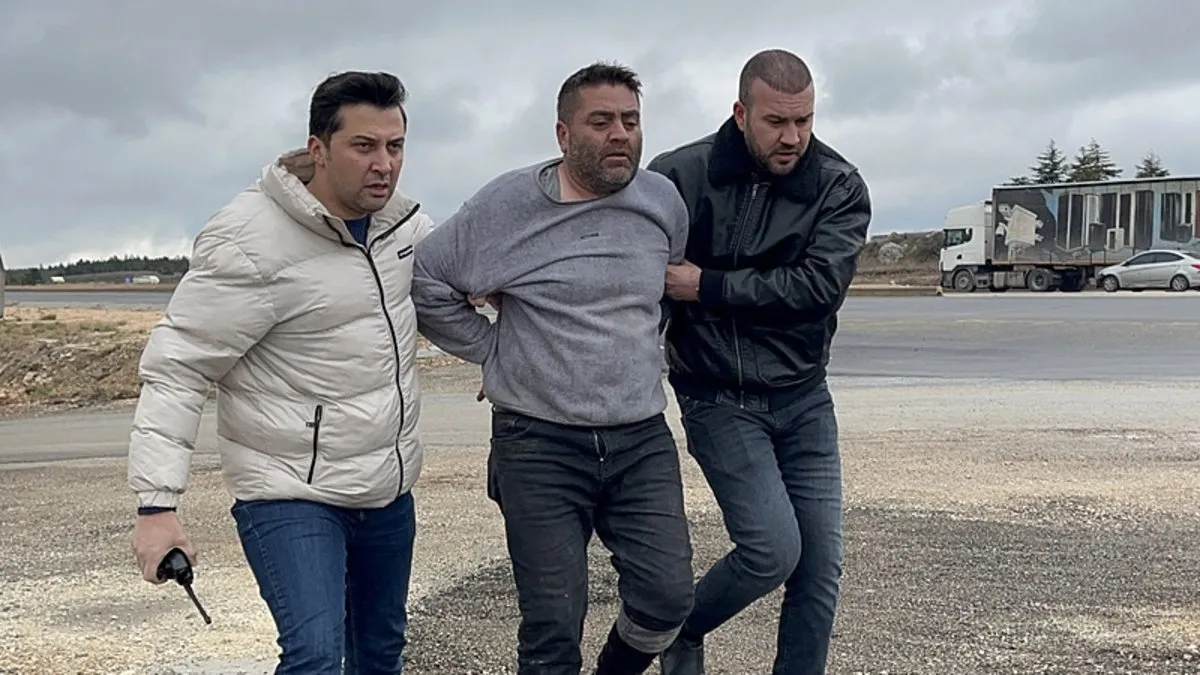 Eğlence mekanında ortalık karıştı: Polisleri gizlice izlerken yakalandı!