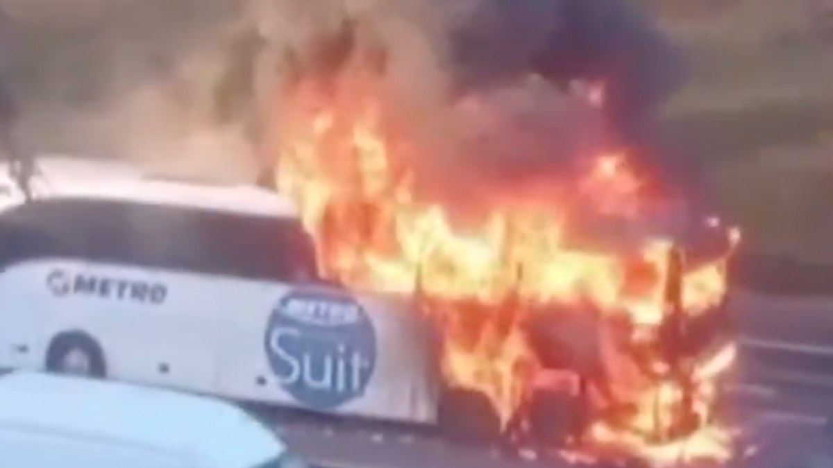 İstanbul’da yangın paniği: Yolcu otobüsü alevlere teslim