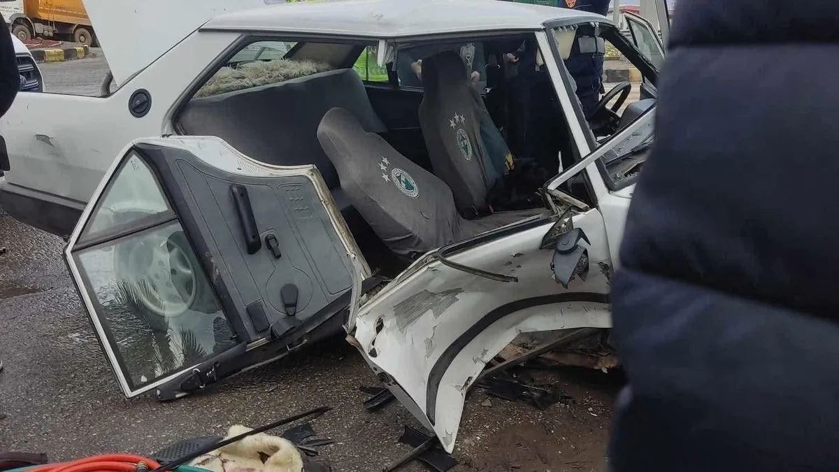 Manisa’da iki otomobil çarpıştı: 3 yaralı