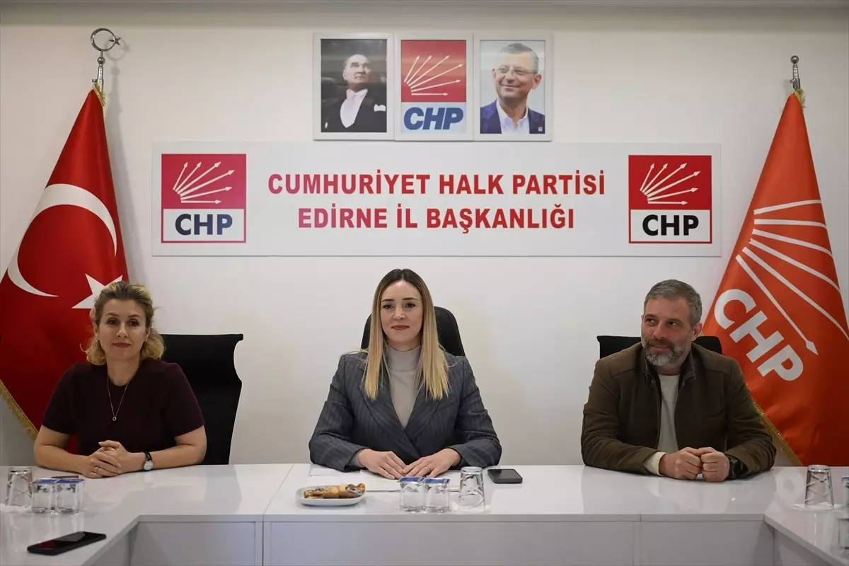 CHP’den Gazetecilere Kutlama