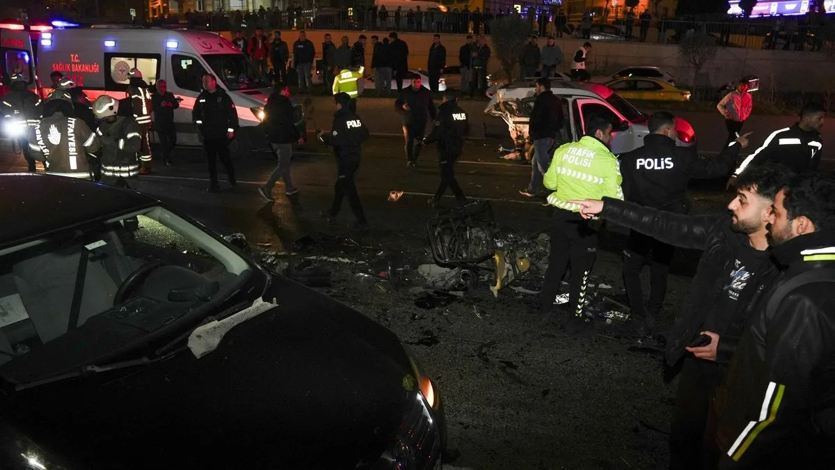 Esenler’de trafik kazası: 1 ölü, 9 yaralı