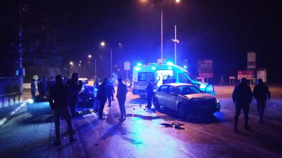 İnegöl’de Ambulansa Yol Vermek İsterken Kaza