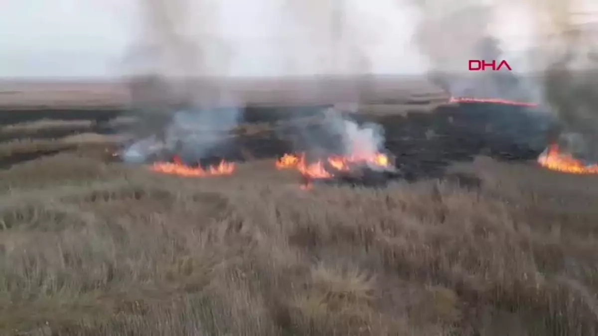 Kayseri’de Sultan Sazlığı Milli Parkı’nda Yangın Sürüyor