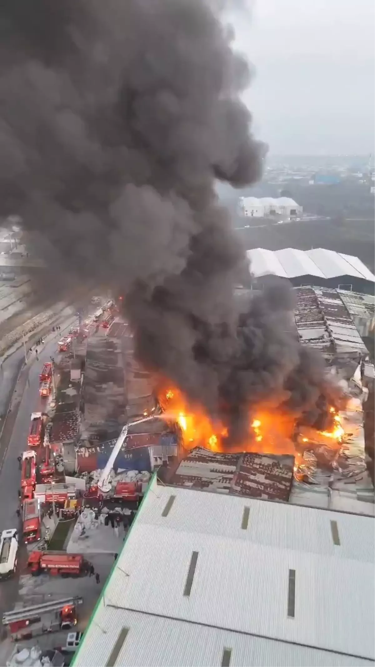Bursa’da Geri Dönüşüm Tesisinde ve Tekstil Fabrikasında Yangın