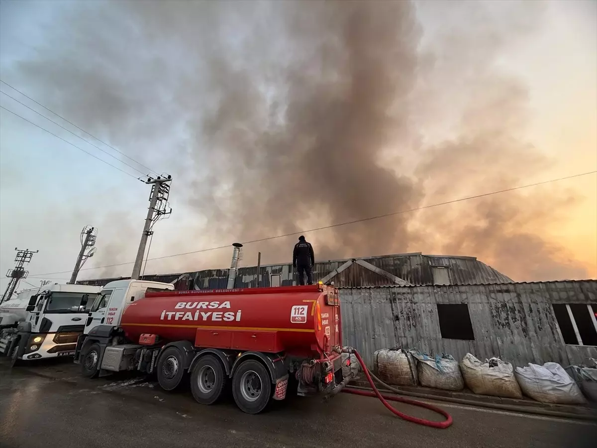 Bursa’da Geri Dönüşüm Tesisinde Yangın