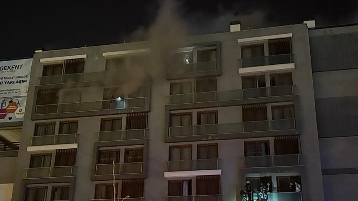 Denizli’de 7 katlı binada yangın çıktı