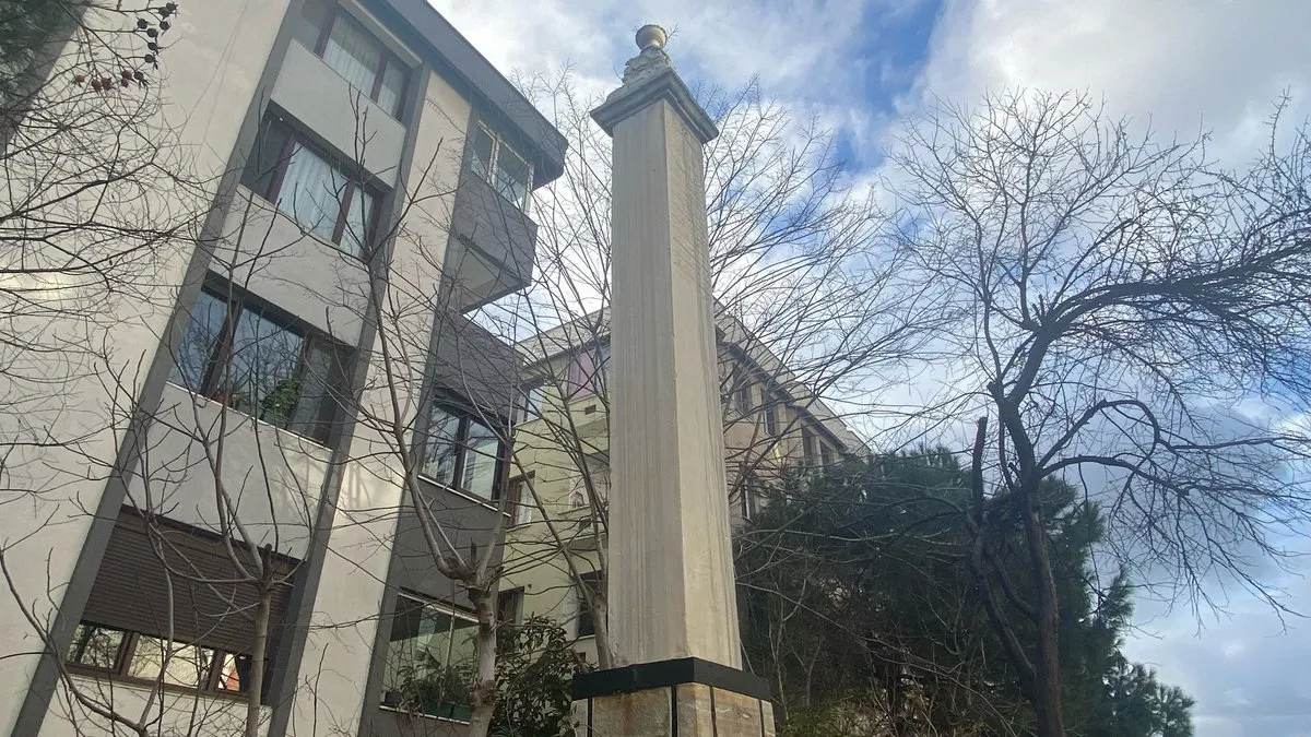 İstanbul’da ilginç görüntü: 2. Mahmut’un anısı apartmanların arasında sıkıştı