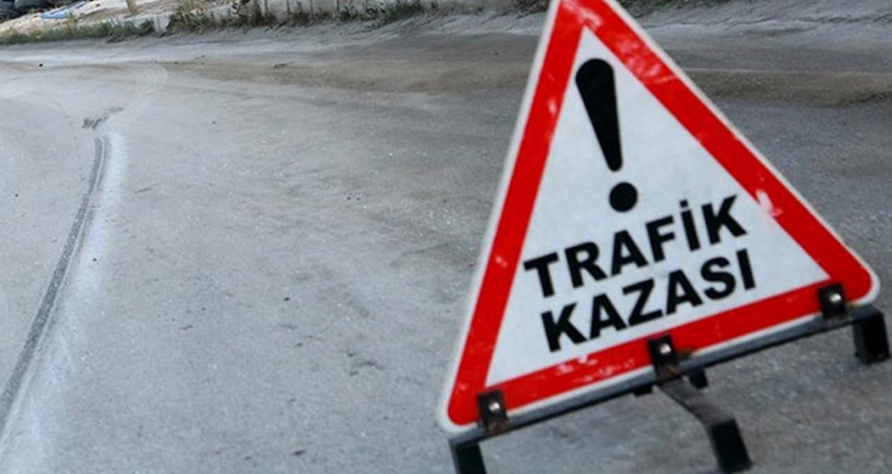 Otomobil refüje çarptı: 4 kişi yaralandı