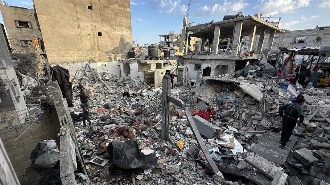 Katil İsrail’in Gazze Şeridi’ne düzenlediği saldırılarda 8 Filistinli hayatını kaybetti