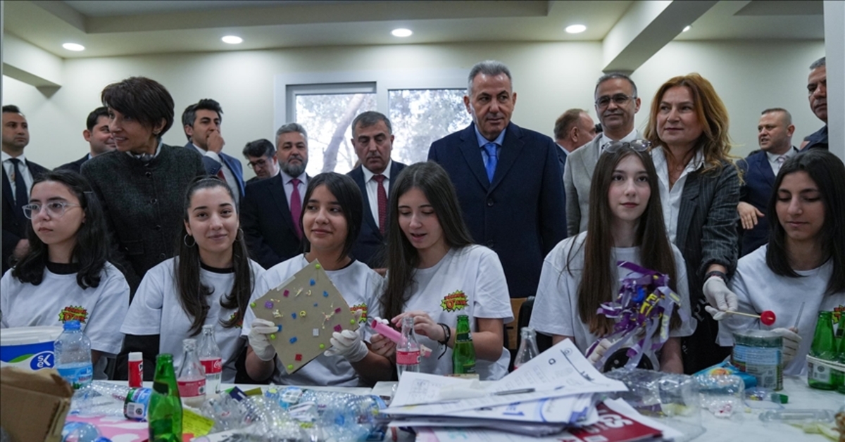 İzmir’de öğrenciler kantin alışverişini “atıklarla” yapabilecek